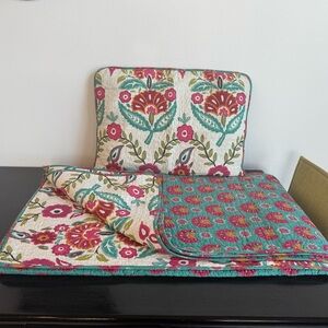 Queen size Floral Reversible Quilt Set